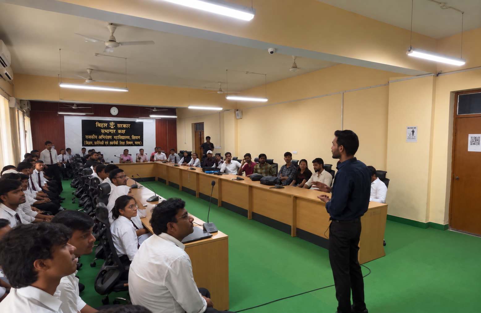 Punit Gupta speaking to students at a GardaAI Academy workshop in Bihar